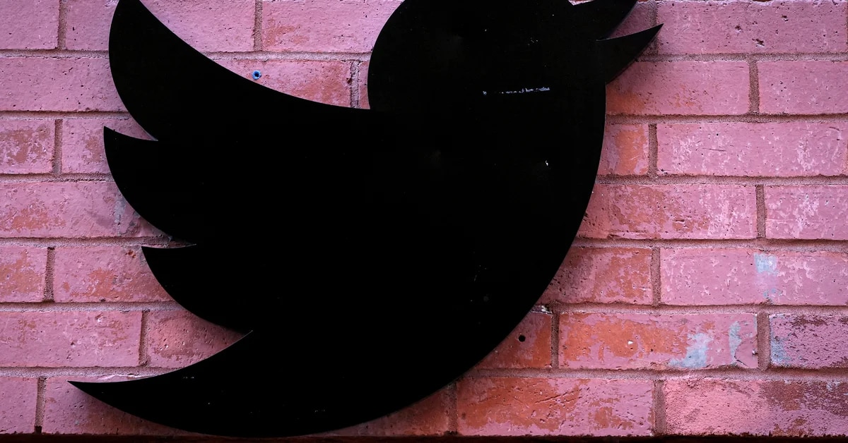 Twitter subasta estatua de su logo por más de 15.000 USD
